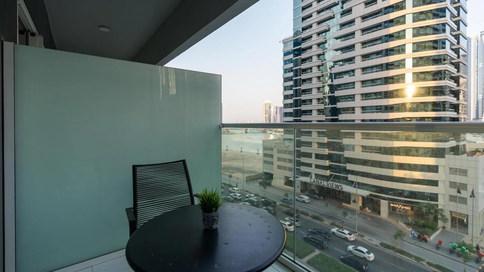 Luxury 1Br Apt, Canal View, Near Dubai Mall